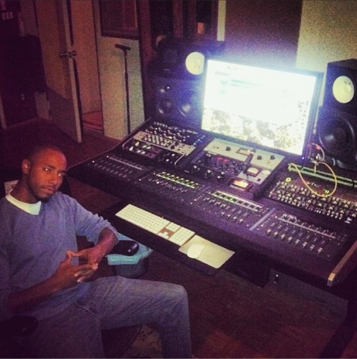 Arik Divine — young, at the vintage console